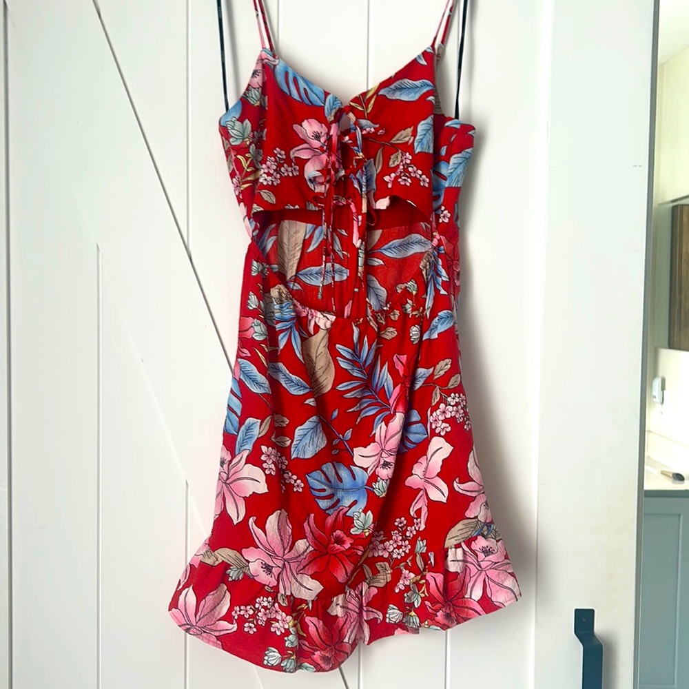 Cut out spring dress. Cutout in breast and tummy